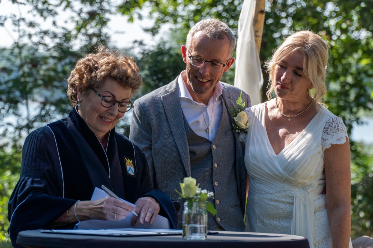 Bekijk deze foto groter. Foto: 'Huwelijk Dennenoord 02 - foto Jeroen Willems'.